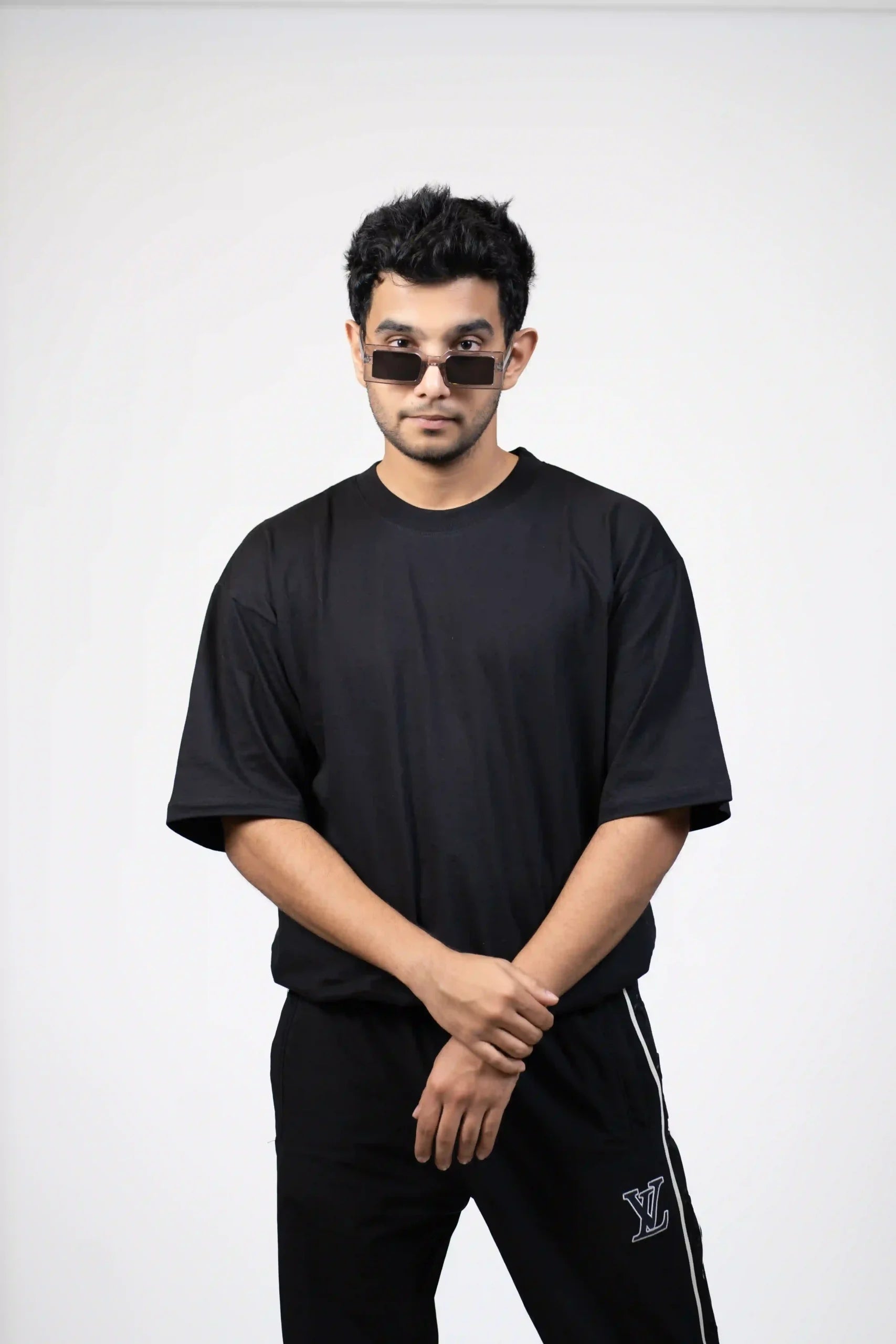 Black Solid Oversized T-shirt cartoonpantii