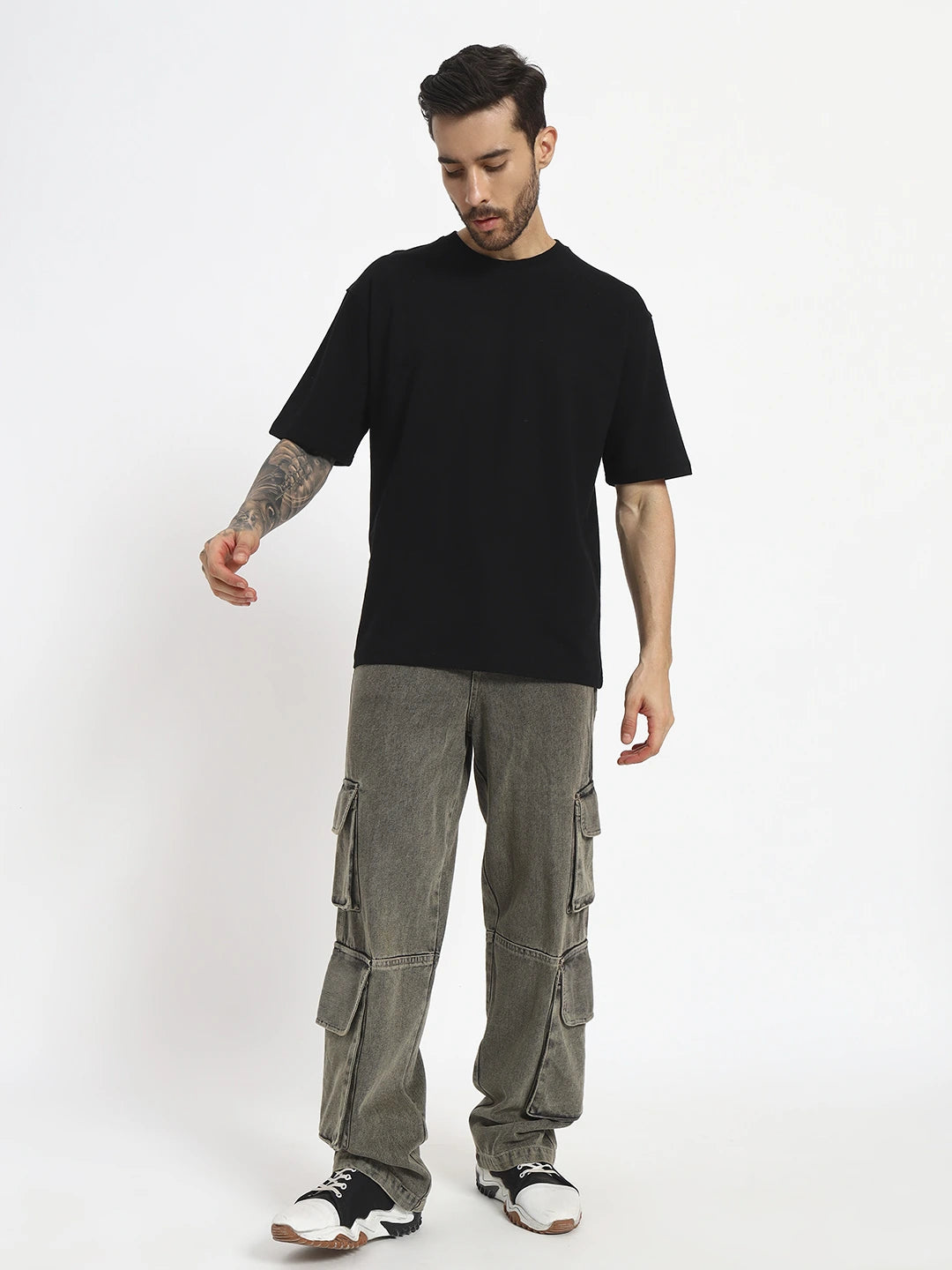 Man wearing a black oversized t-shirt 