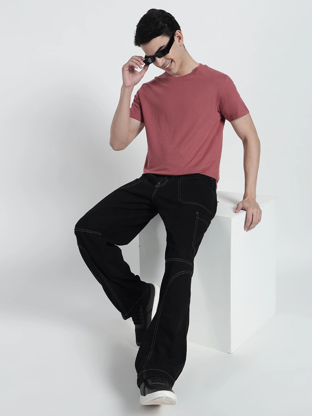  wearing a mauve plain t-shirt  by cartoonpanti india