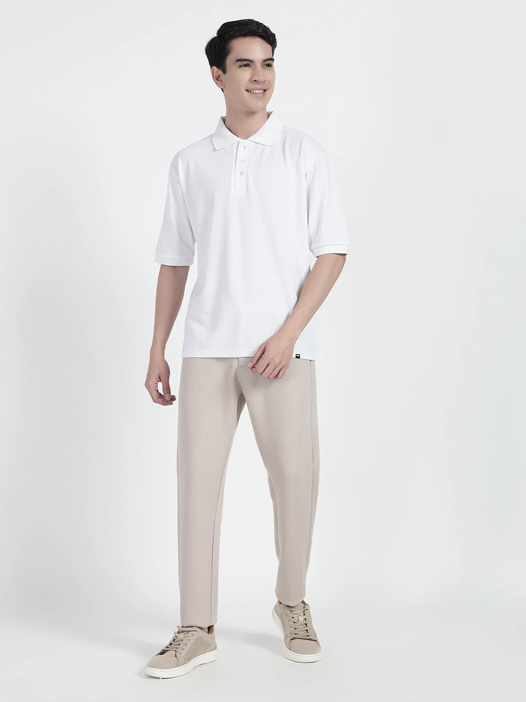  wearing a white oversized polo shirt by cartoonpanti india