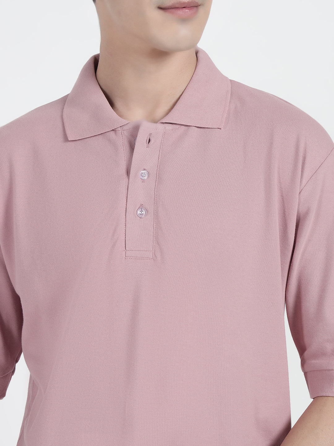  wearing a white oversized polo shirt by cartoonpanti india